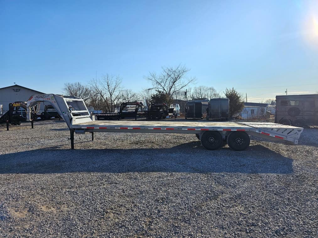 Horizon trailer side view