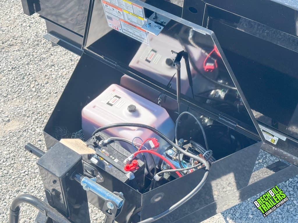 Front compartment with battery and hydraulic pump