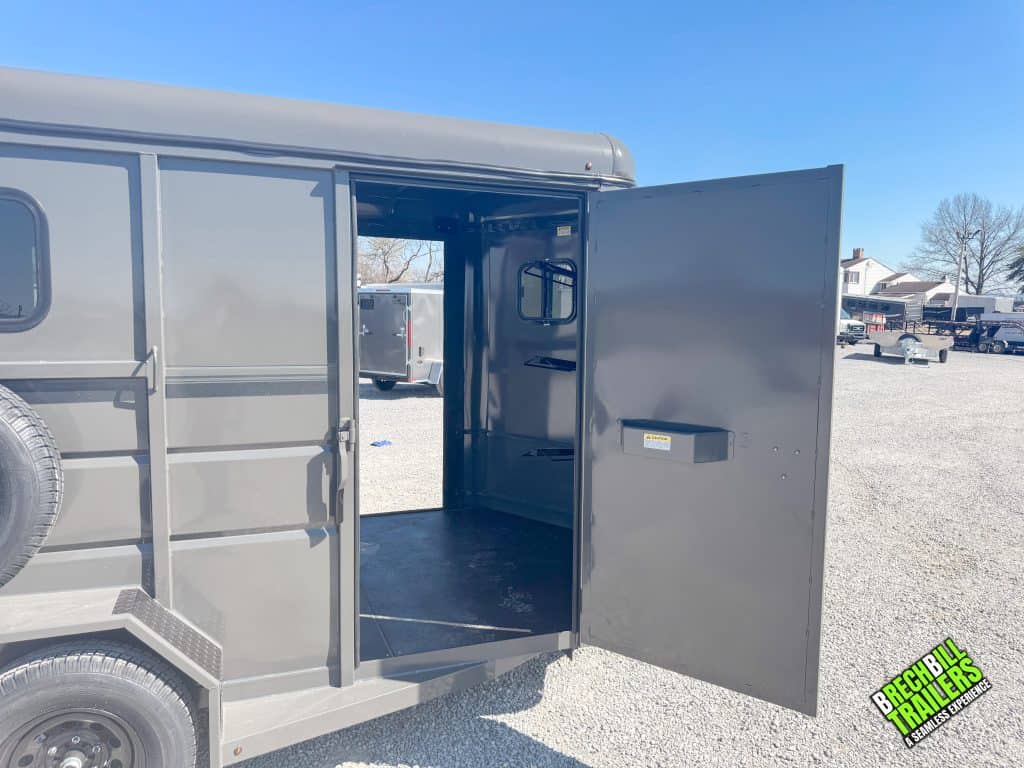 Side view of the Valley 7K Horse Trailer