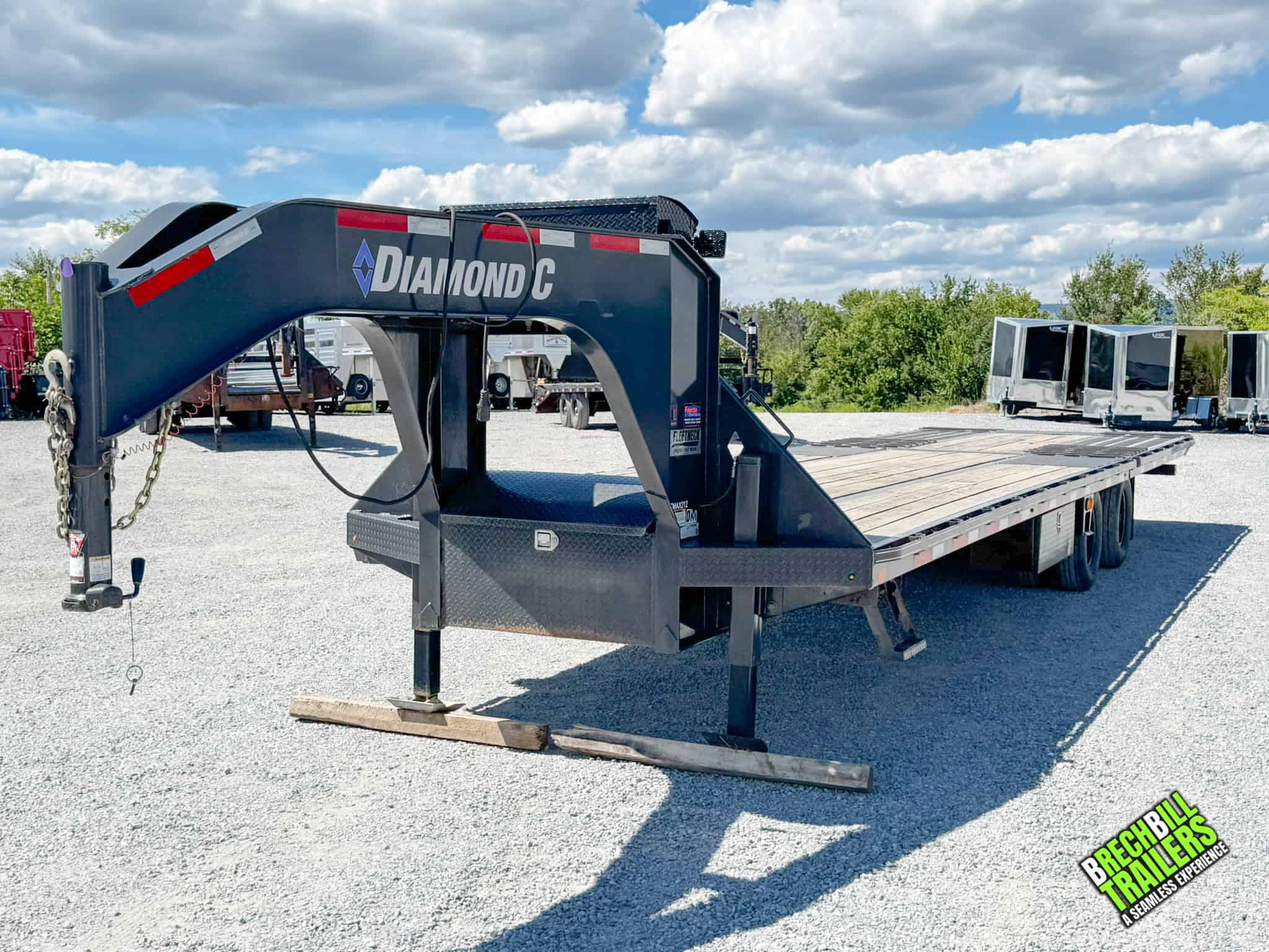 2020 Diamond C FMAX212 photo 2